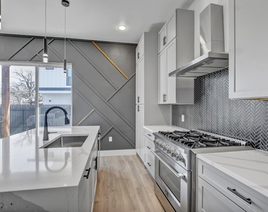 4703 Louis Ave - Photo Thumbnail 11