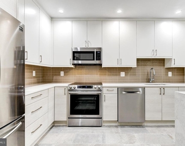 3221 Sutton Place Nw - Photo Thumbnail 16