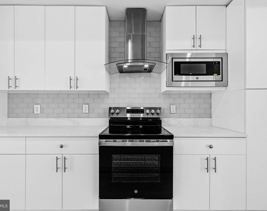 2530 Elvans Road Se - Photo Thumbnail 7