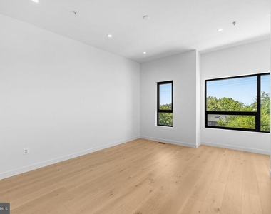2530 Elvans Road Se - Photo Thumbnail 33