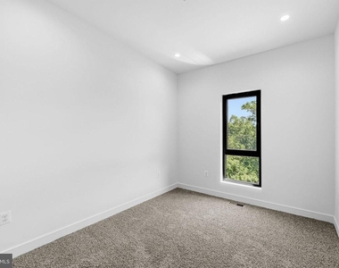 2530 Elvans Road Se - Photo Thumbnail 37