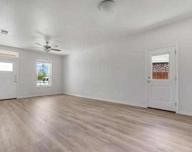 1118 Zora Dr - Photo Thumbnail 8