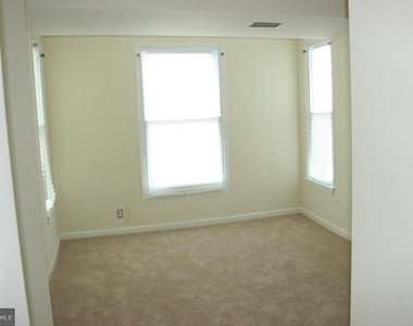 1040 6th Street Ne - Photo Thumbnail 9