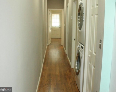 1040 6th Street Ne - Photo Thumbnail 7