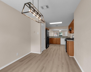 111 David Dr - Photo Thumbnail 11