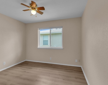 111 David Dr - Photo Thumbnail 12