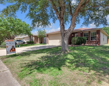 111 David Dr - Photo Thumbnail 2