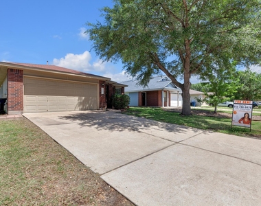 111 David Dr - Photo Thumbnail 1