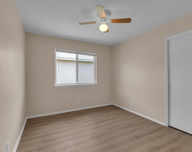 111 David Dr - Photo Thumbnail 15