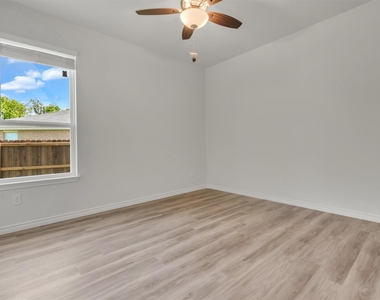 1118 Zora Dr - Photo Thumbnail 11