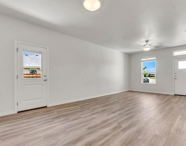 1118 Zora Dr - Photo Thumbnail 8