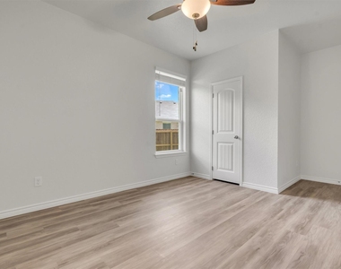 1118 Zora Dr - Photo Thumbnail 14