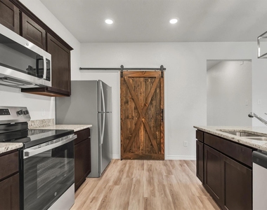 1118 Zora Dr - Photo Thumbnail 3