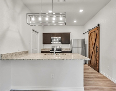 1118 Zora Dr - Photo Thumbnail 6