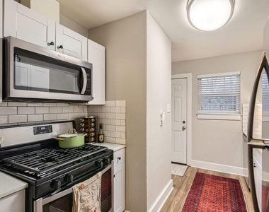 6108 Calmar Cv - Photo Thumbnail 12