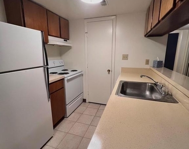 1226 Smith St - Photo Thumbnail 4