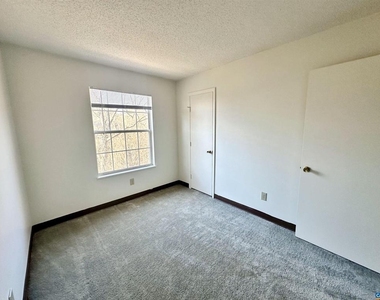 1226 Smith St - Photo Thumbnail 2