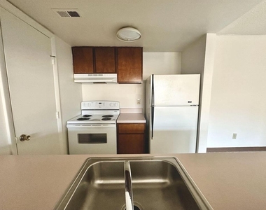 1226 Smith St - Photo Thumbnail 3
