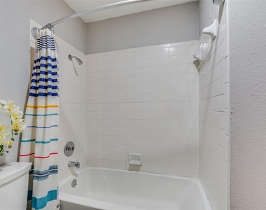 12900 Campos Dr - Photo Thumbnail 14