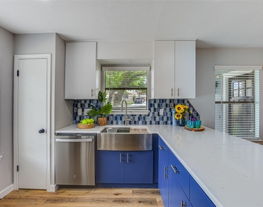 12900 Campos Dr - Photo Thumbnail 6