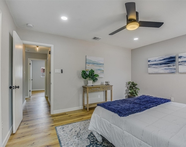 12900 Campos Dr - Photo Thumbnail 8