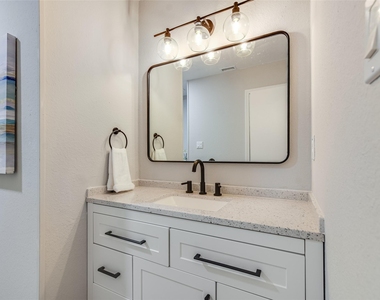 12900 Campos Dr - Photo Thumbnail 9