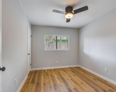 12900 Campos Dr - Photo Thumbnail 15