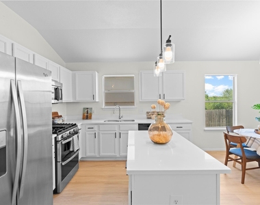406 Covent Dr - Photo Thumbnail 4