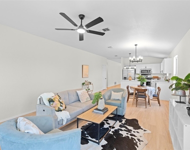 406 Covent Dr - Photo Thumbnail 11