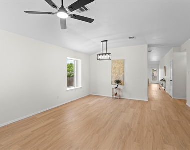406 Covent Dr - Photo Thumbnail 2