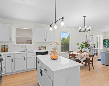 406 Covent Dr - Photo Thumbnail 7