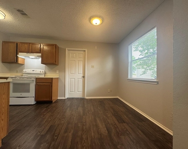 522 Cutty Trl - Photo Thumbnail 6