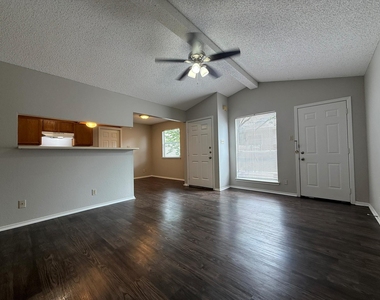522 Cutty Trl - Photo Thumbnail 4