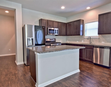 317 Clearlake Dr - Photo Thumbnail 8