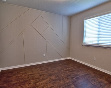317 Clearlake Dr - Photo Thumbnail 17