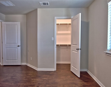 317 Clearlake Dr - Photo Thumbnail 21