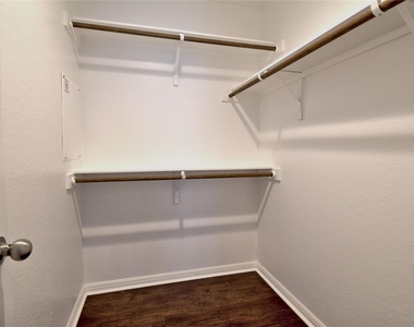 317 Clearlake Dr - Photo Thumbnail 13