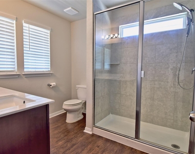 317 Clearlake Dr - Photo Thumbnail 14