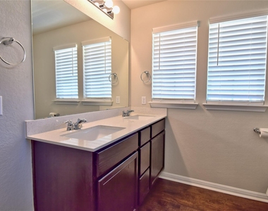 317 Clearlake Dr - Photo Thumbnail 15