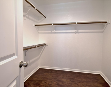317 Clearlake Dr - Photo Thumbnail 16