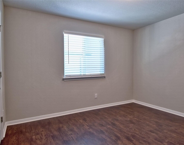 317 Clearlake Dr - Photo Thumbnail 20