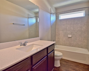 317 Clearlake Dr - Photo Thumbnail 19