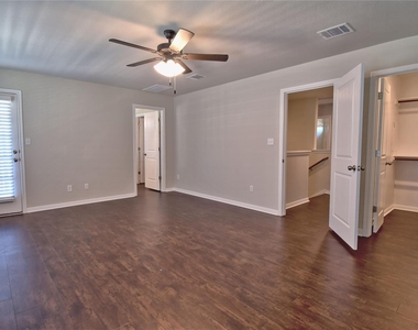 317 Clearlake Dr - Photo Thumbnail 12