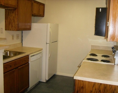 114 E 31st St - Photo Thumbnail 5