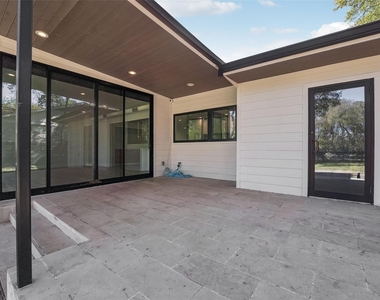 3927 Balcones Dr - Photo Thumbnail 11