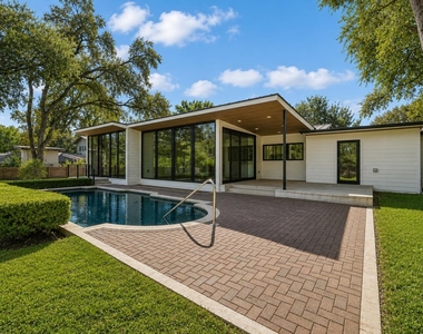 3927 Balcones Dr - Photo Thumbnail 9
