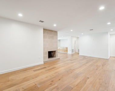 3927 Balcones Dr - Photo Thumbnail 14