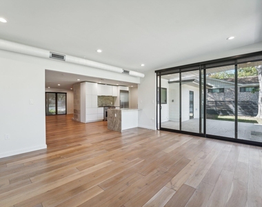 3927 Balcones Dr - Photo Thumbnail 22