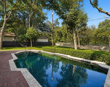 3927 Balcones Dr - Photo Thumbnail 8
