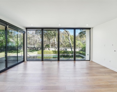 3927 Balcones Dr - Photo Thumbnail 2